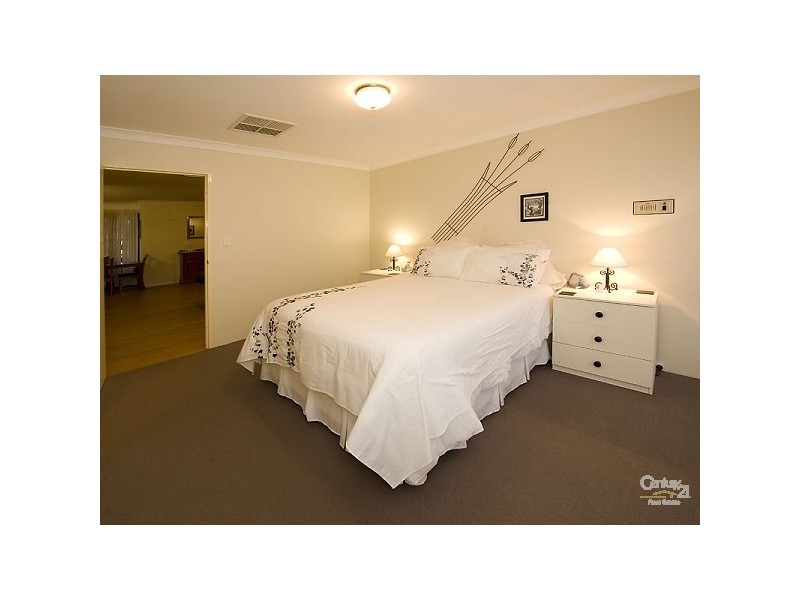 18 Regal Drive, Thornlie WA 6108