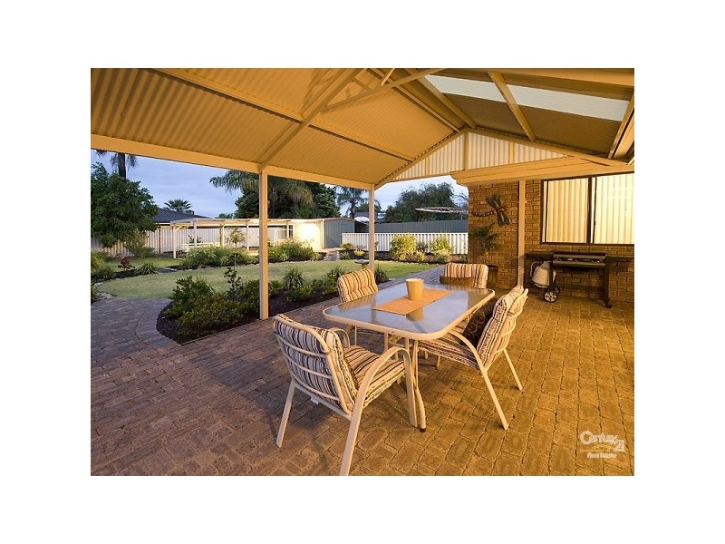 18 Regal Drive, Thornlie WA 6108