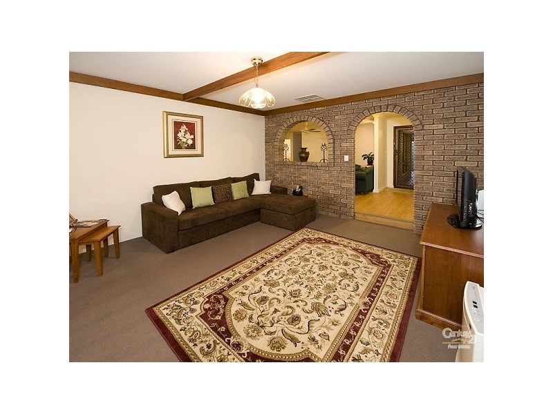 18 Regal Drive, Thornlie WA 6108