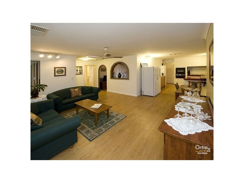 18 Regal Drive, Thornlie WA 6108