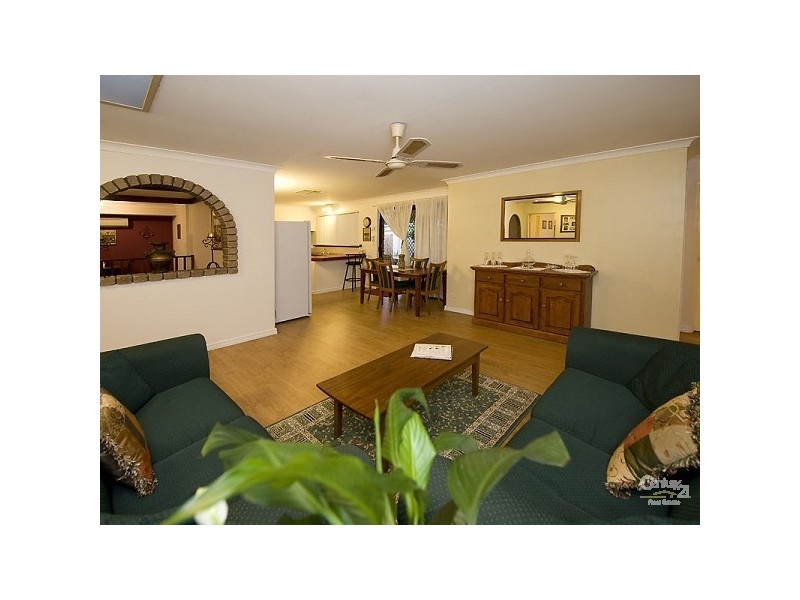 18 Regal Drive, Thornlie WA 6108