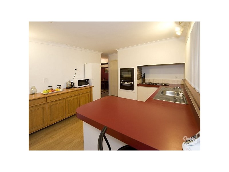 18 Regal Drive, Thornlie WA 6108