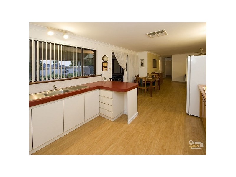 18 Regal Drive, Thornlie WA 6108