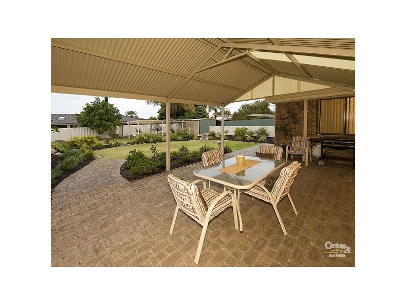 18 Regal Drive, Thornlie WA 6108