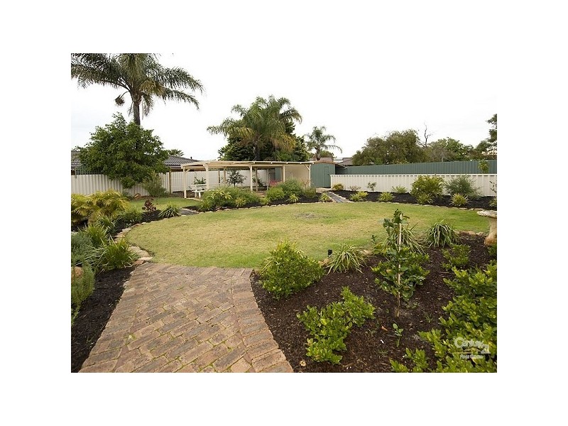 18 Regal Drive, Thornlie WA 6108