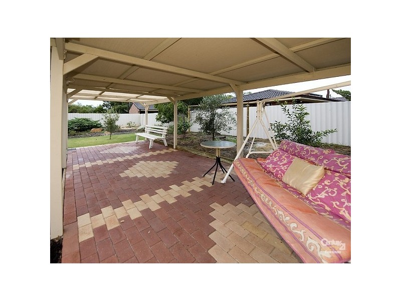 18 Regal Drive, Thornlie WA 6108