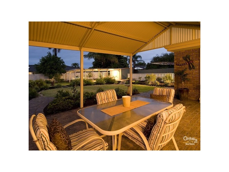 18 Regal Drive, Thornlie WA 6108