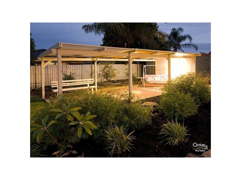 18 Regal Drive, Thornlie WA 6108