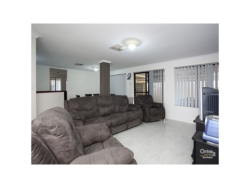 51 Aroona Way, Maddington WA 6109