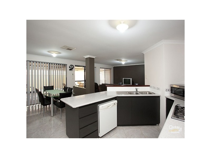 51 Aroona Way, Maddington WA 6109