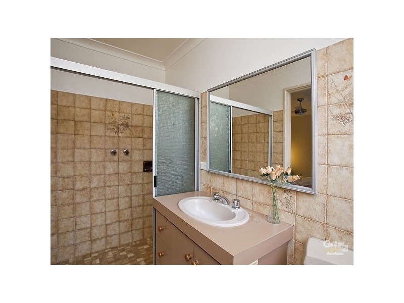 5 Logpine Crescent, Camillo WA 6111