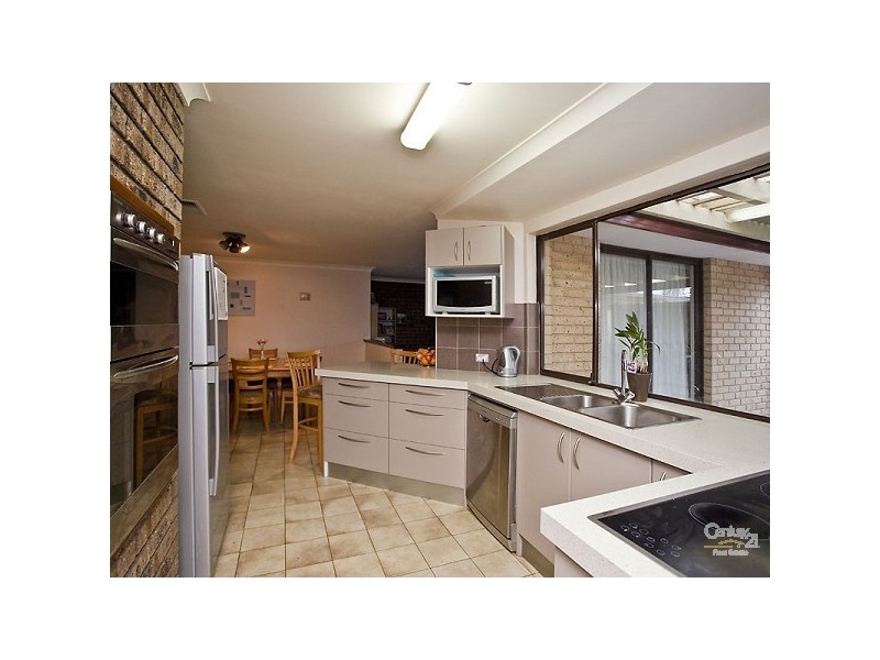 5 Logpine Crescent, Camillo WA 6111