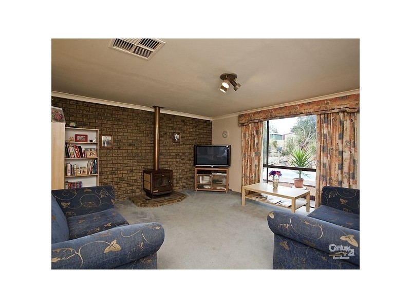 5 Logpine Crescent, Camillo WA 6111