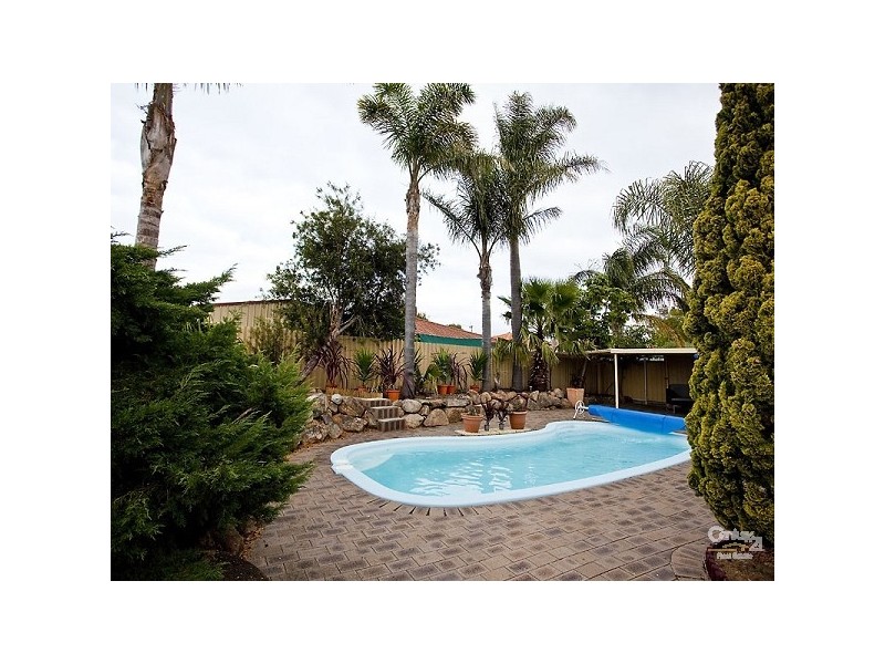 5 Logpine Crescent, Camillo WA 6111