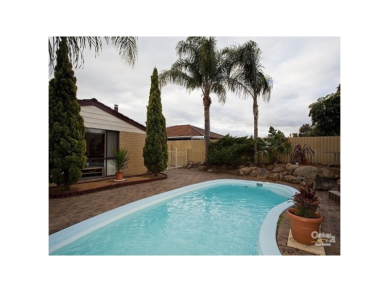 5 Logpine Crescent, Camillo WA 6111