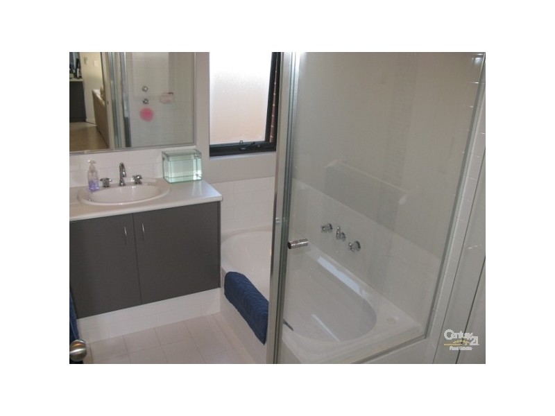 33/11 Hazlett Way, Canning Vale WA 6155