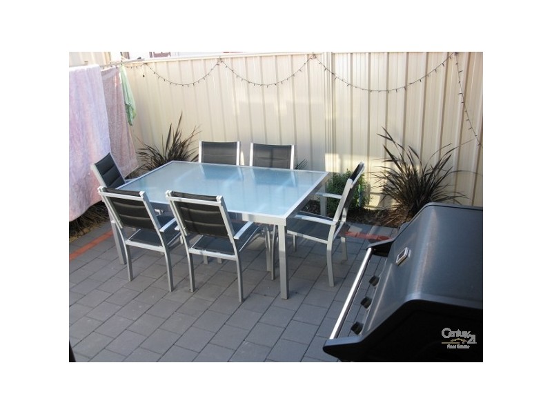 33/11 Hazlett Way, Canning Vale WA 6155