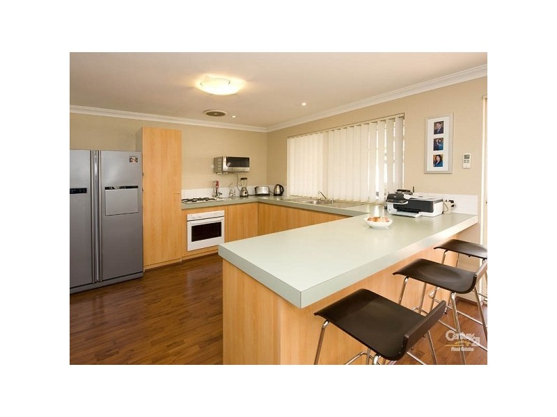 14 Nooyan Close, South Guildford WA 6055