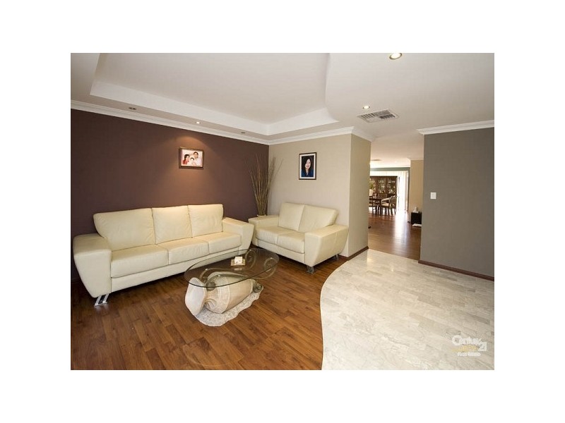 14 Nooyan Close, South Guildford WA 6055