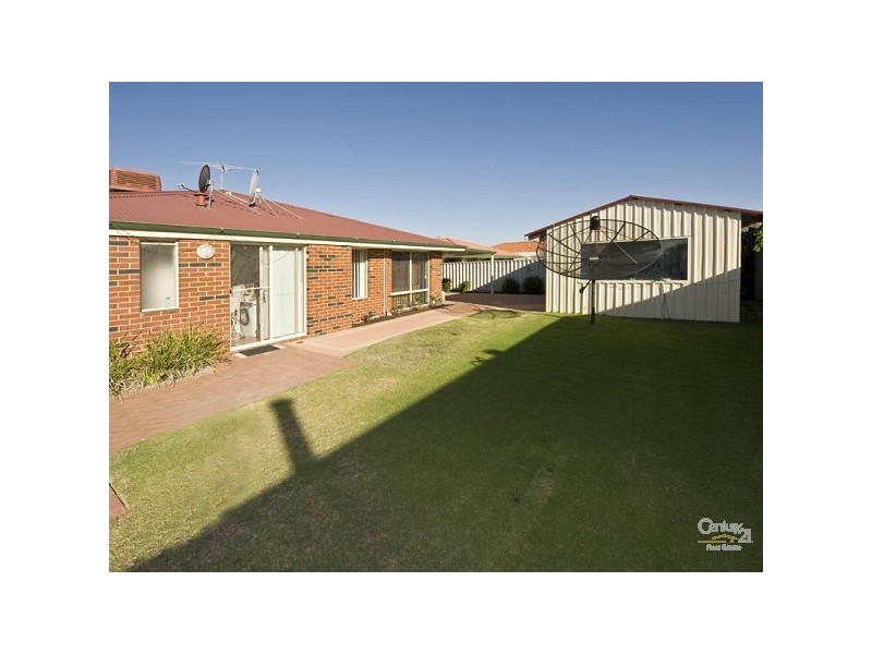 14 Nooyan Close, South Guildford WA 6055