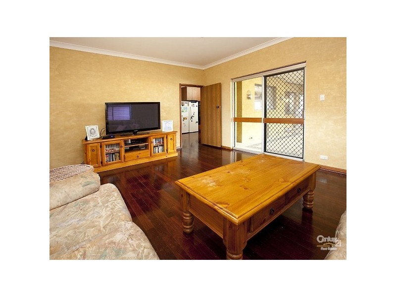 25 Pembury Road, Thornlie WA 6108