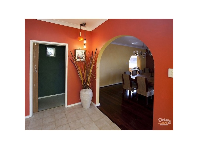 25 Pembury Road, Thornlie WA 6108