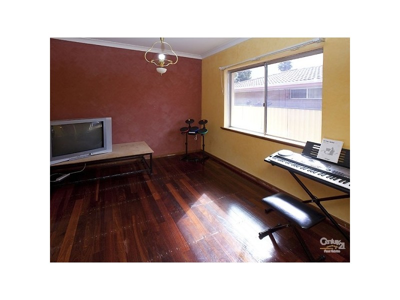 25 Pembury Road, Thornlie WA 6108