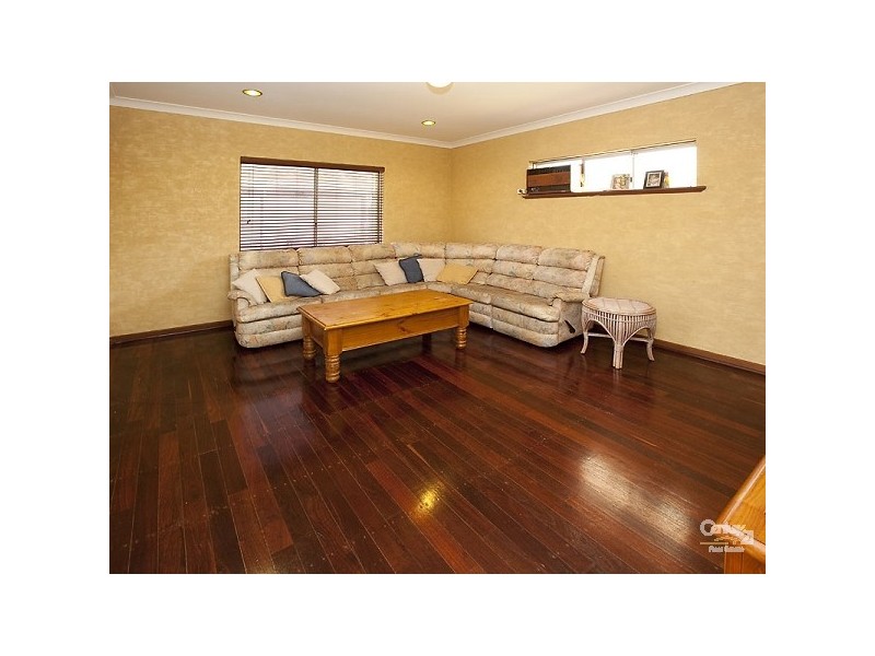 25 Pembury Road, Thornlie WA 6108