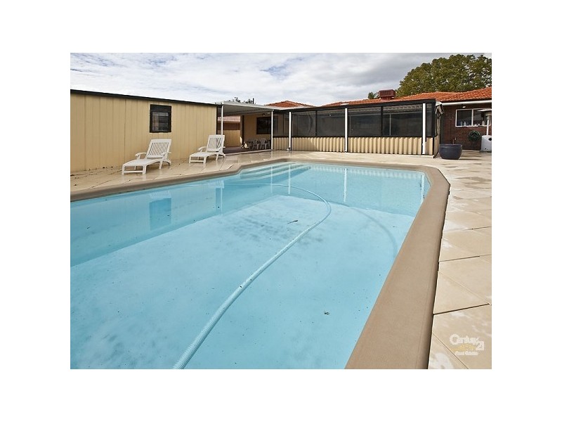 25 Pembury Road, Thornlie WA 6108