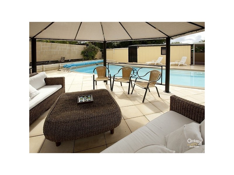 25 Pembury Road, Thornlie WA 6108