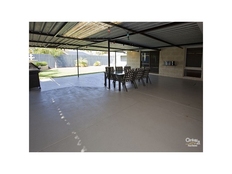 6 Penhurst Court, Thornlie WA 6108