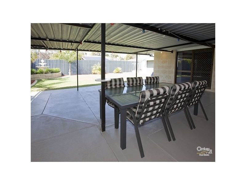 6 Penhurst Court, Thornlie WA 6108