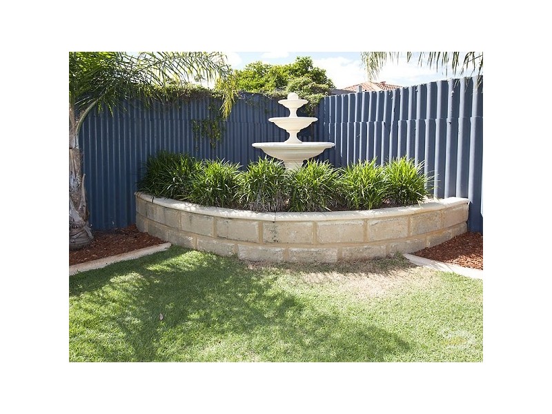 6 Penhurst Court, Thornlie WA 6108
