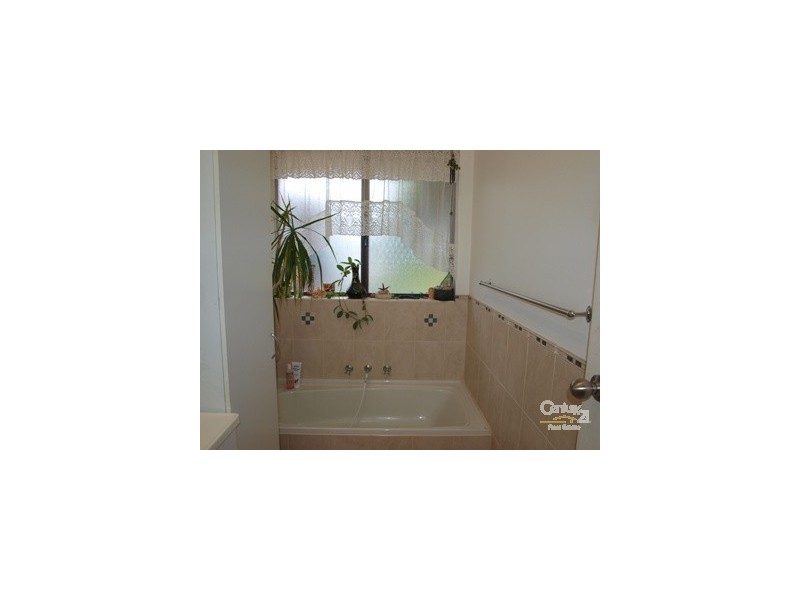 10 Rive Place, Thornlie WA 6108