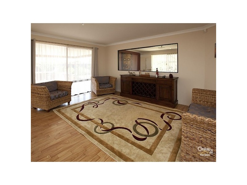 32 Cardiff Loop, Huntingdale WA 6110