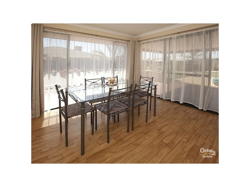 32 Cardiff Loop, Huntingdale WA 6110