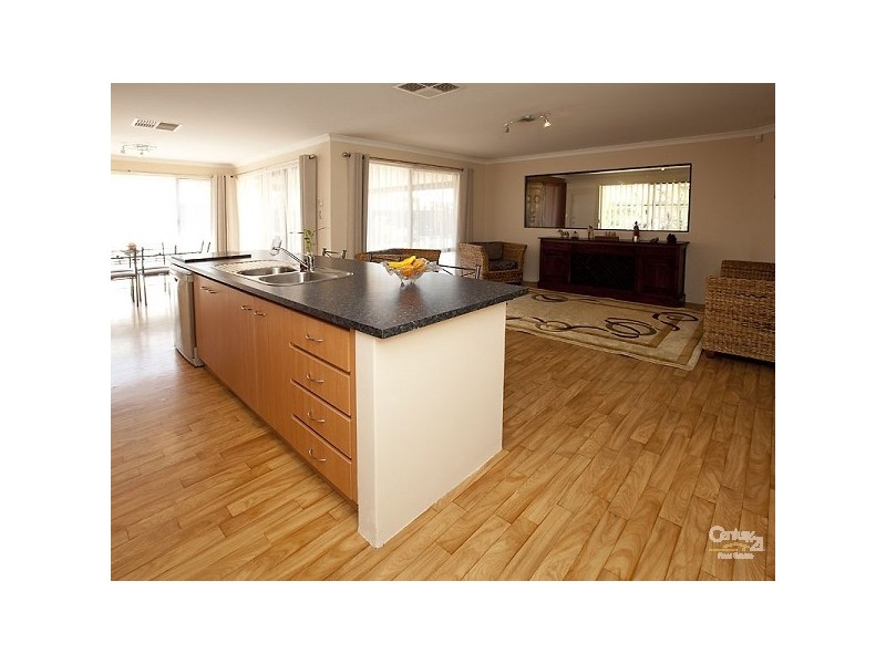 32 Cardiff Loop, Huntingdale WA 6110