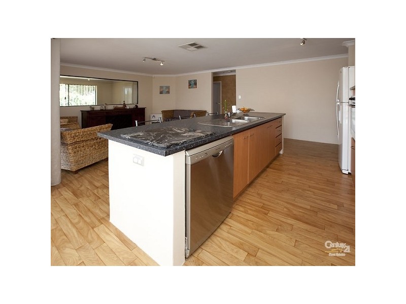 32 Cardiff Loop, Huntingdale WA 6110