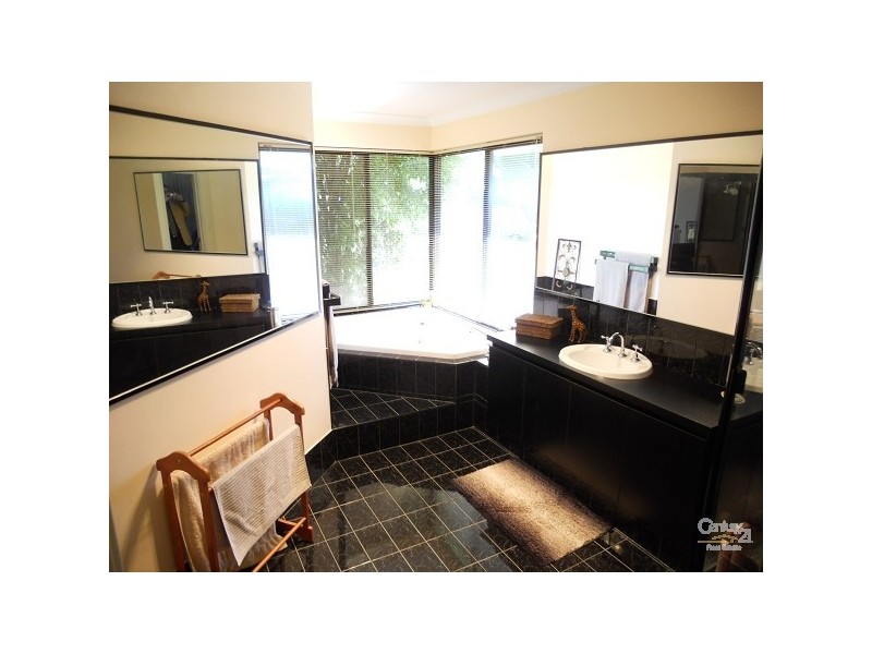 36 Santa Barbara Court, Waikiki WA 6169