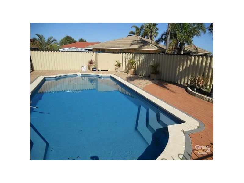 36 Santa Barbara Court, Waikiki WA 6169