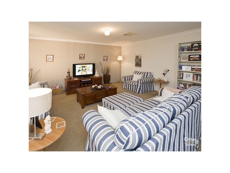 8 Lutea Road, Halls Head WA 6210