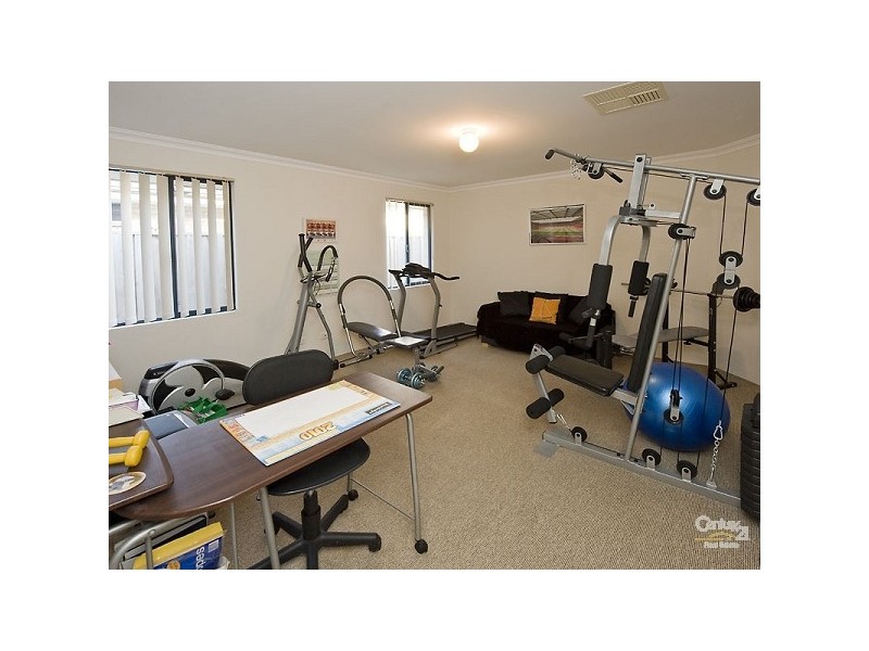 8 Lutea Road, Halls Head WA 6210