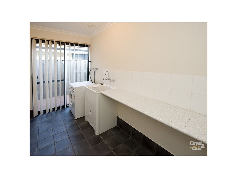 8 Lutea Road, Halls Head WA 6210