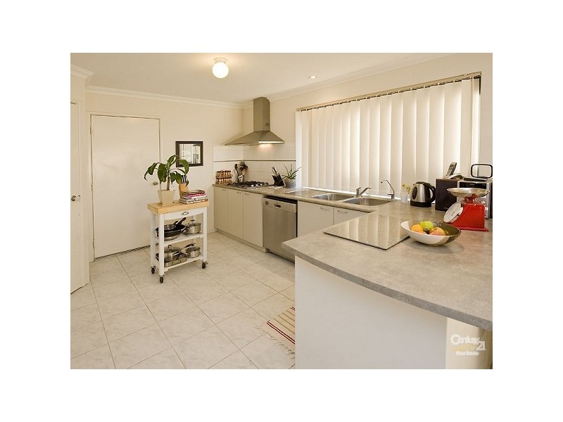 8 Lutea Road, Halls Head WA 6210