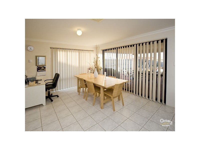 8 Lutea Road, Halls Head WA 6210