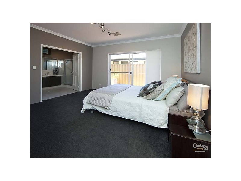 9 Lowerhall Gardens, Southern River WA 6110