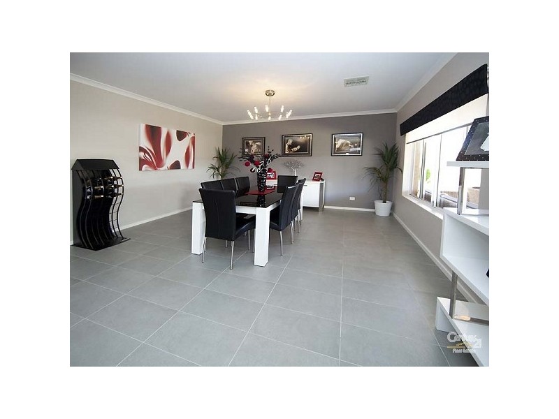 9 Lowerhall Gardens, Southern River WA 6110