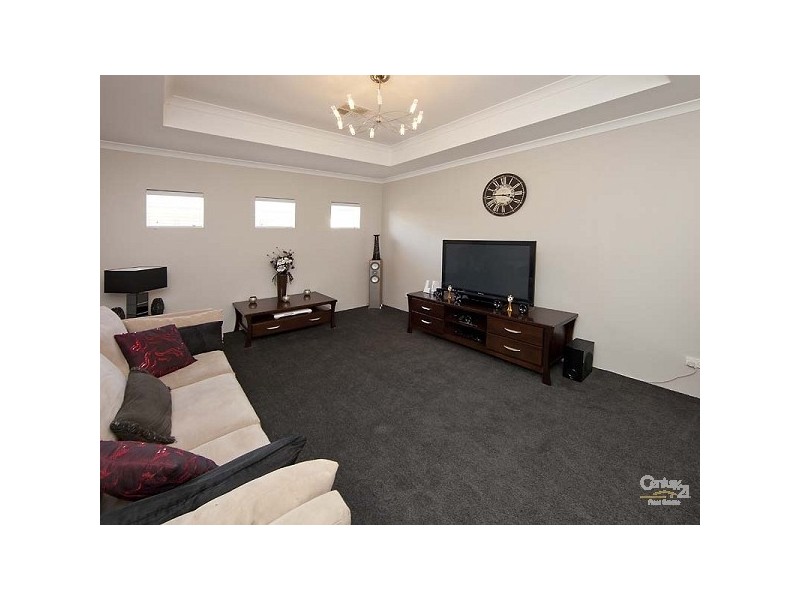 9 Lowerhall Gardens, Southern River WA 6110