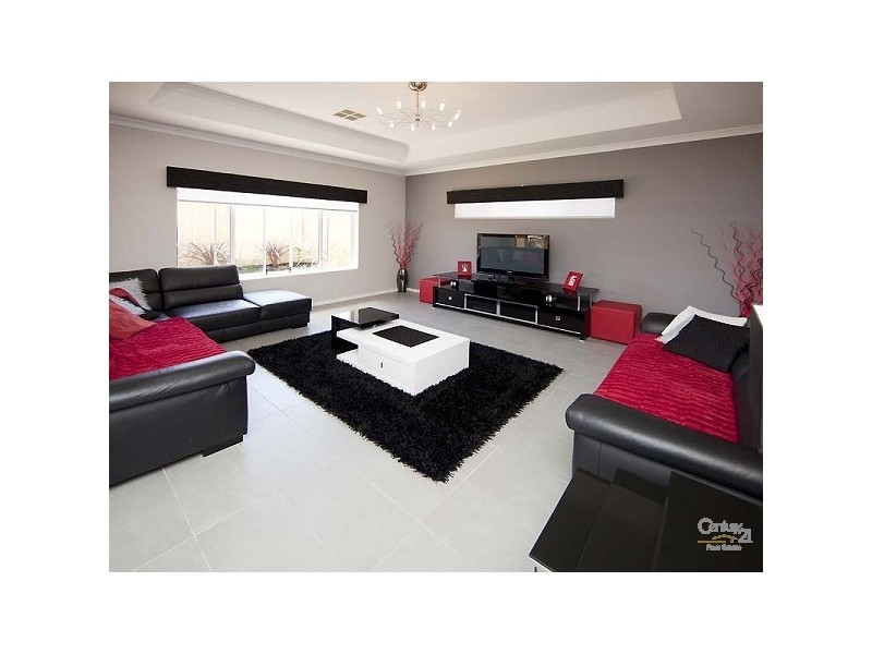 9 Lowerhall Gardens, Southern River WA 6110