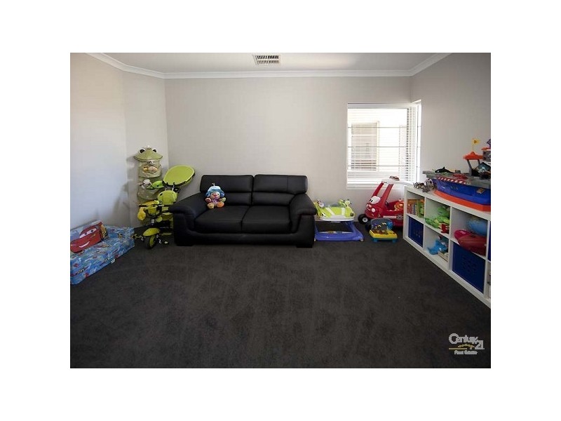 9 Lowerhall Gardens, Southern River WA 6110